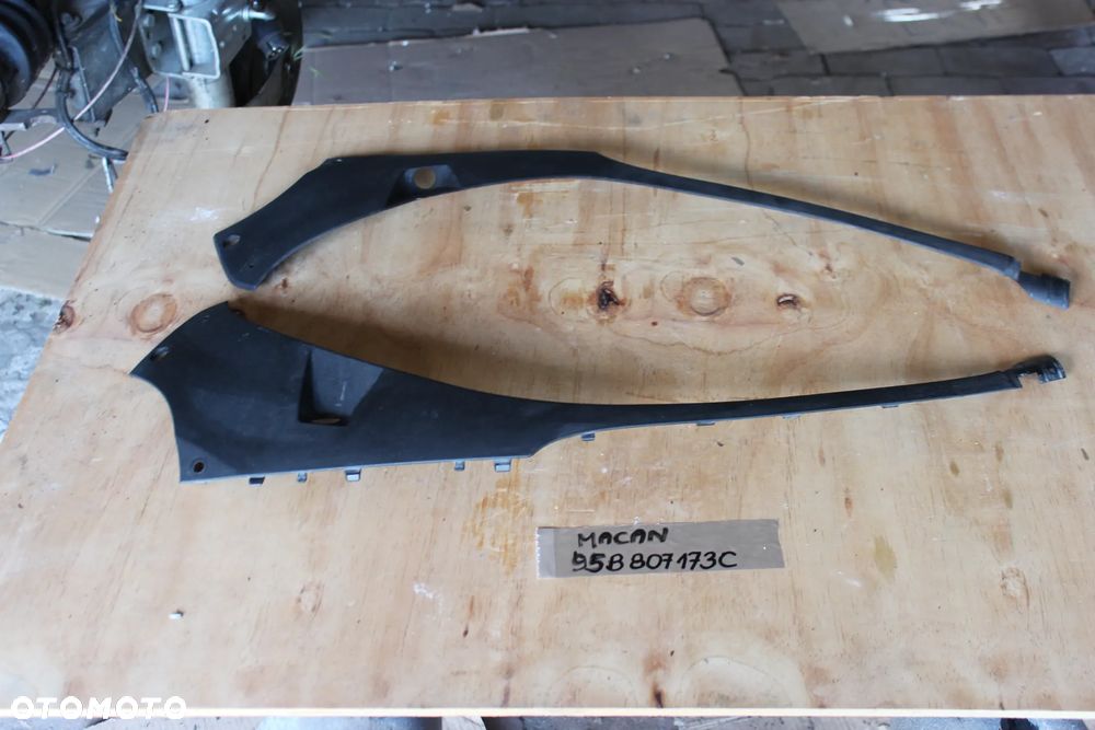 OSŁONA LAMPY PRAWA PORSCHE MACAN LIFT 95B807174C 2021