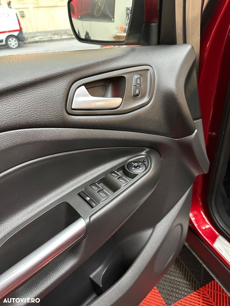 Ford Kuga 2.0 TDCi 4WD Powershift Titanium - 9