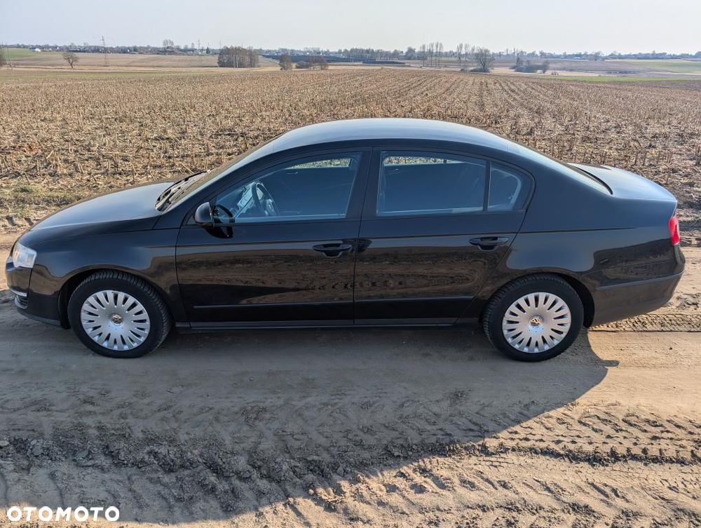 Volkswagen Passat - 4