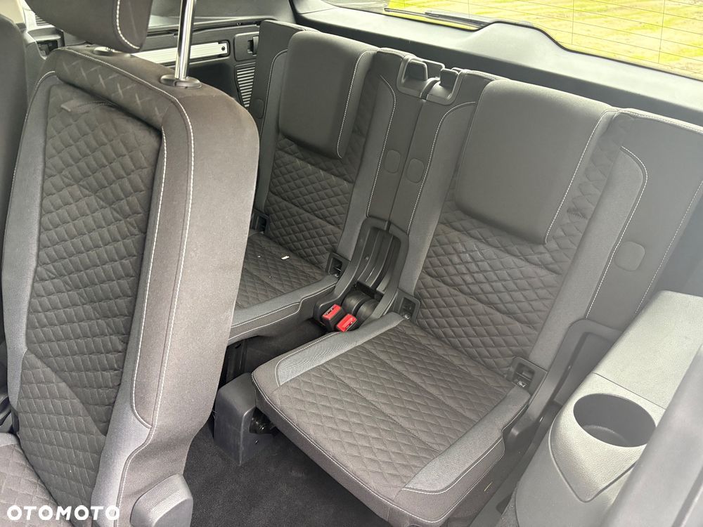 Volkswagen Touran - 16