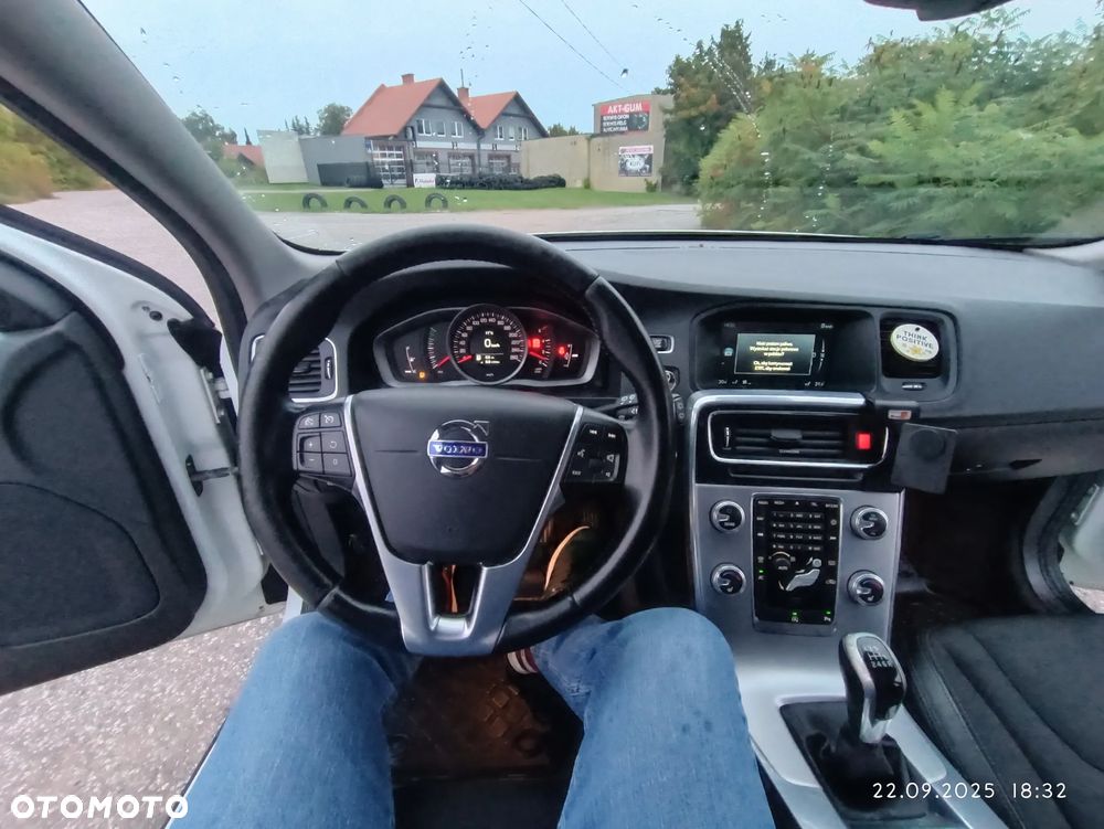 Volvo V60 Cross Country - 22