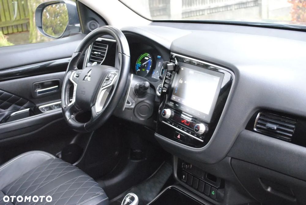 Mitsubishi Outlander - 16