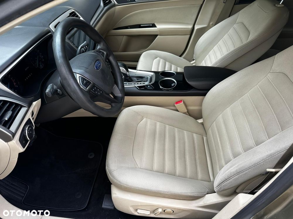 Ford Fusion - 12