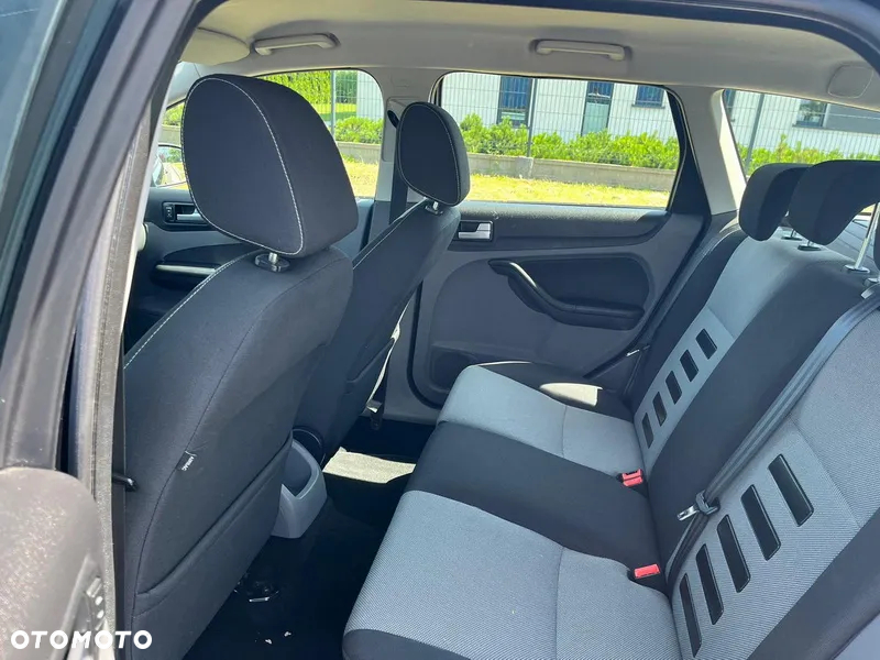 Ford Focus 1.6 Ambiente - 19