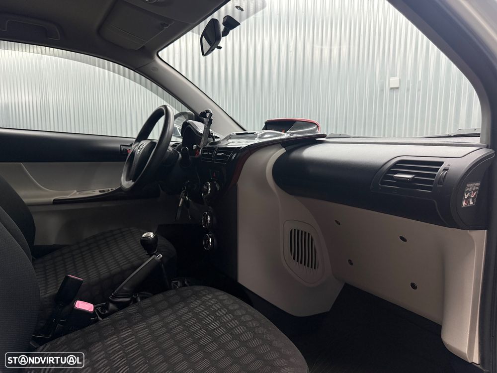 Toyota iQ 1.0 VVT-i Essential+AC - 10