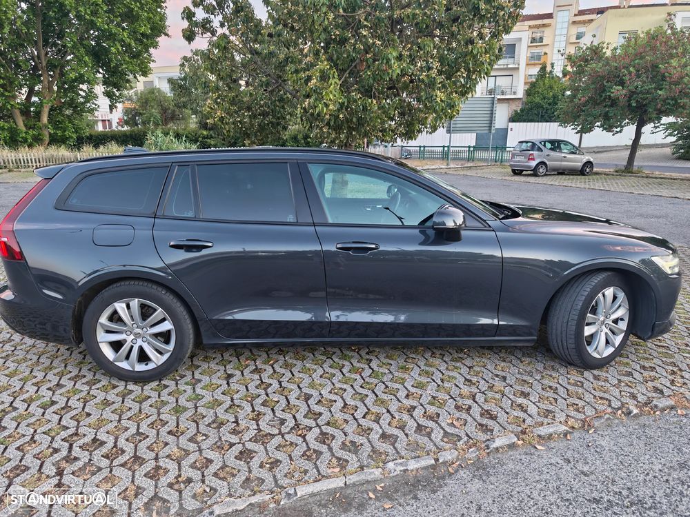 Volvo V60 2.0 D3 Momentum - 1