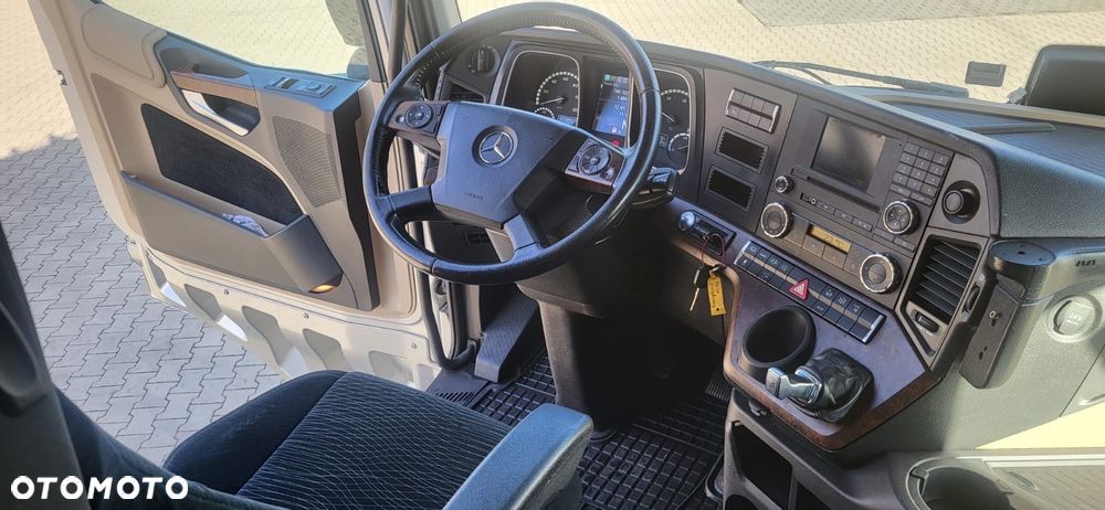 Mercedes-Benz 1843 - 6