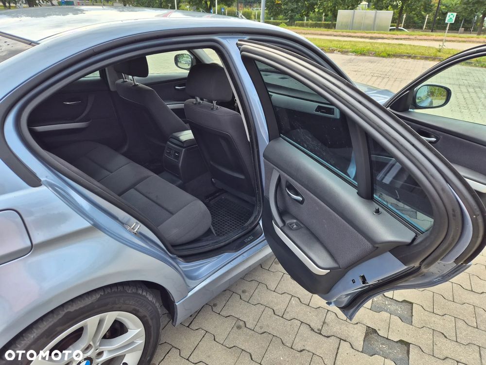 BMW Seria 3 318i - 9