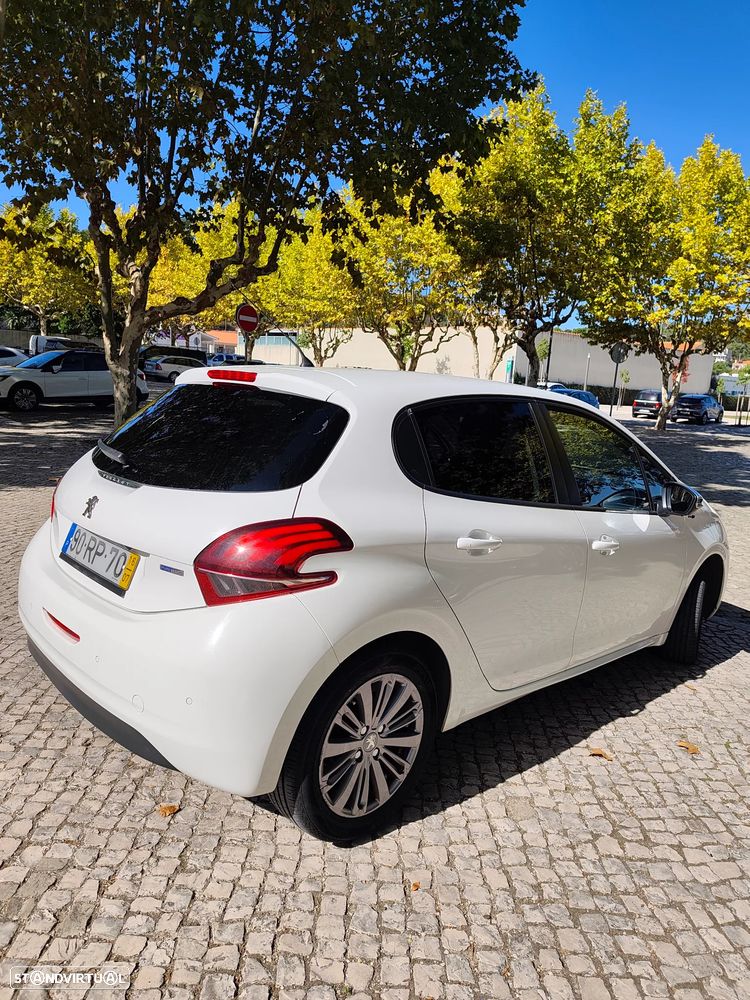 Peugeot 208 1.2 PureTech Style - 11