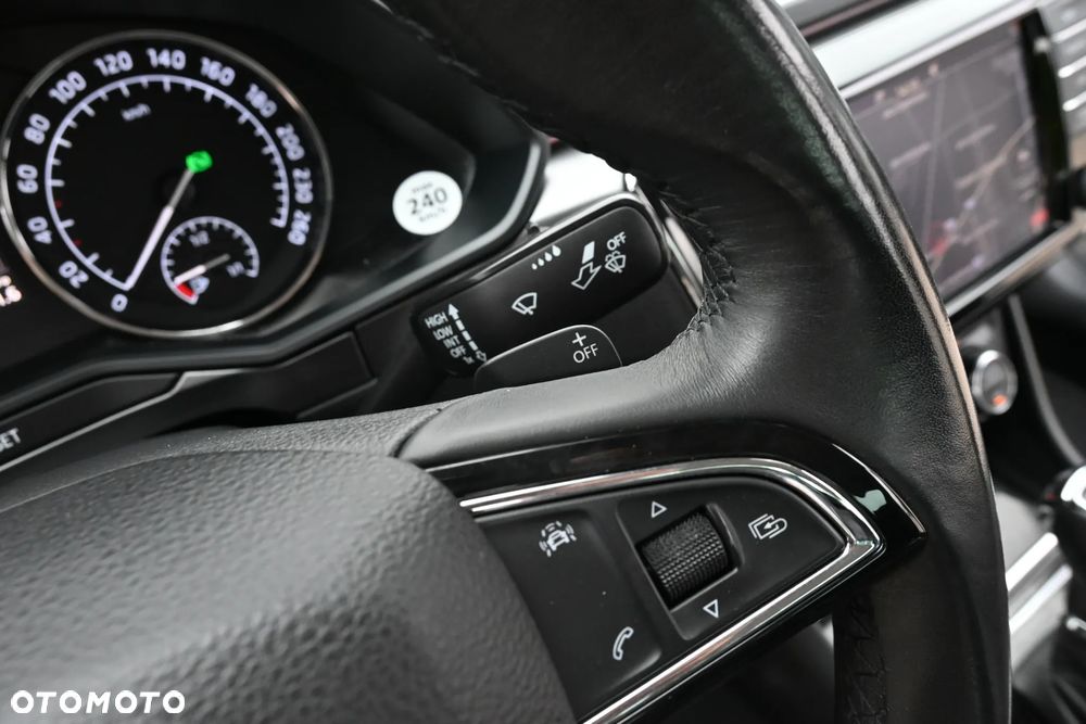 Skoda Superb 2.0 TDI DSG Premium Edition - 25