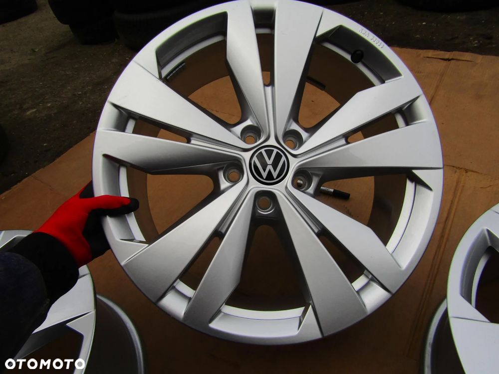 4x NOWE Felgi Aluminiowe 19 VW Passat B6 B7 B8 B9 ID4 Tiguan Arteon Golf V VI VII VIII 5 6 7 8 Taos T-ROC Skoda Karoq Kodiaq Enyaq Octavia III IV / MG HS / Seat Tarraco Leon Ateca Altea Audi A3 A4 A5 8 j 5x112 ET45 ET 45 piasta 57,1 mm - 17