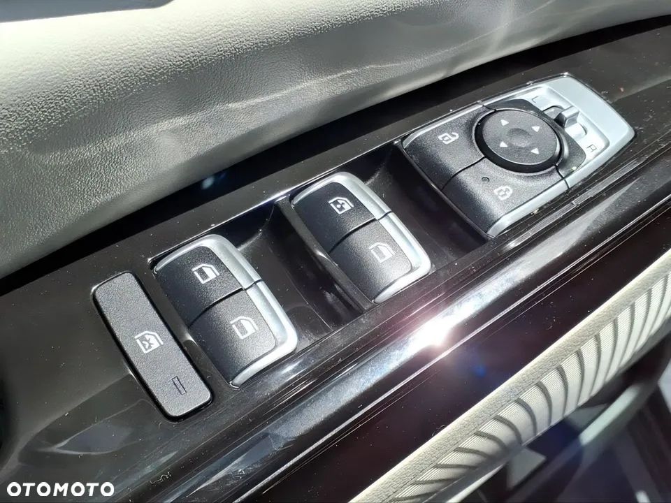 Kia Carnival - 9