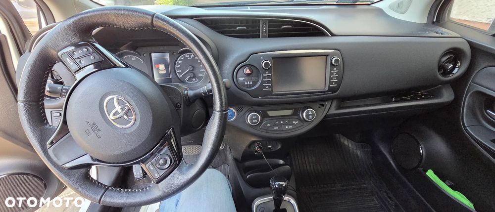 Toyota Yaris Hybrid 100 Premium EU6 - 6