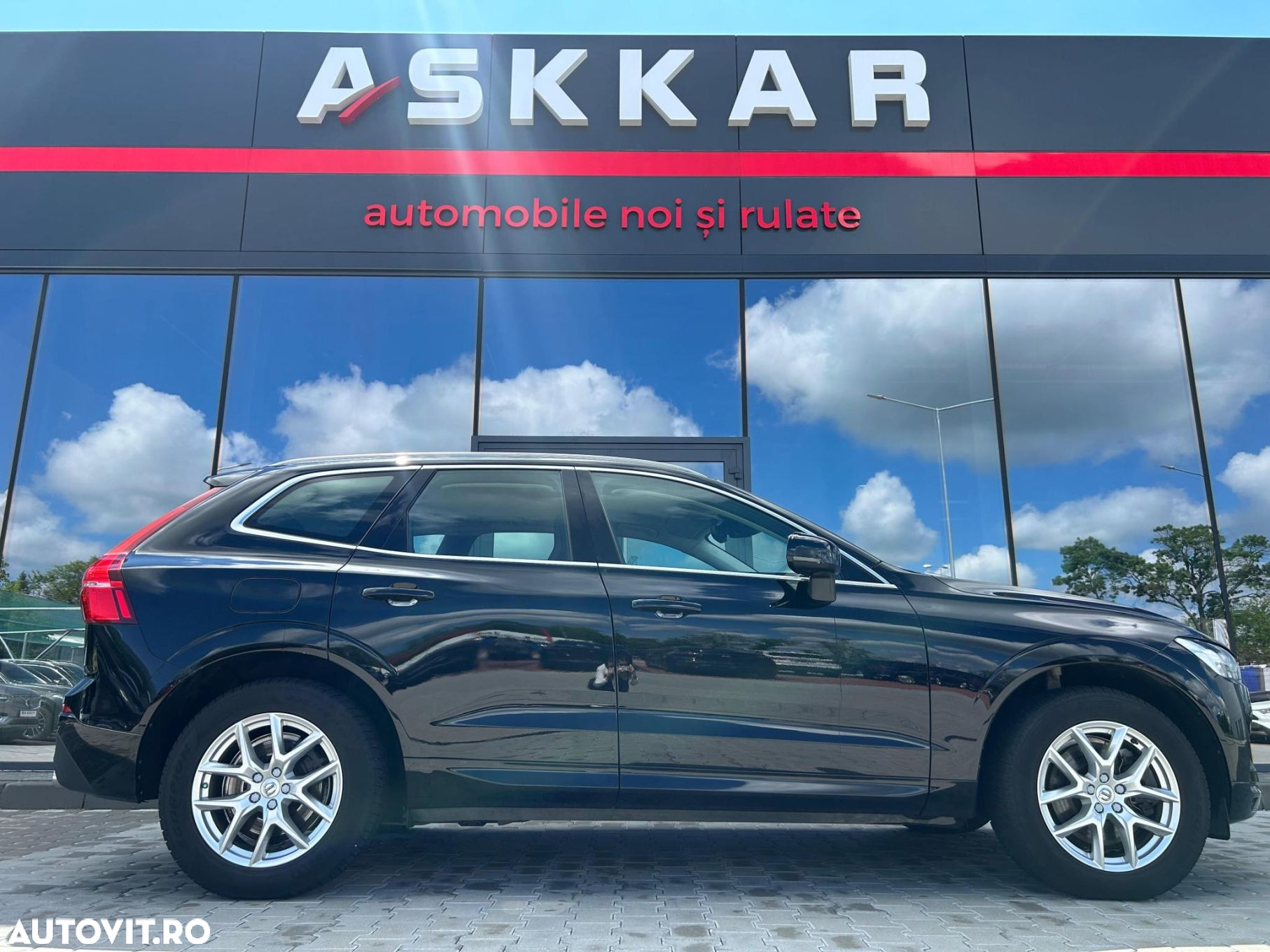 Volvo XC 60 B4 MHEV AWD Momentum Pro - 4