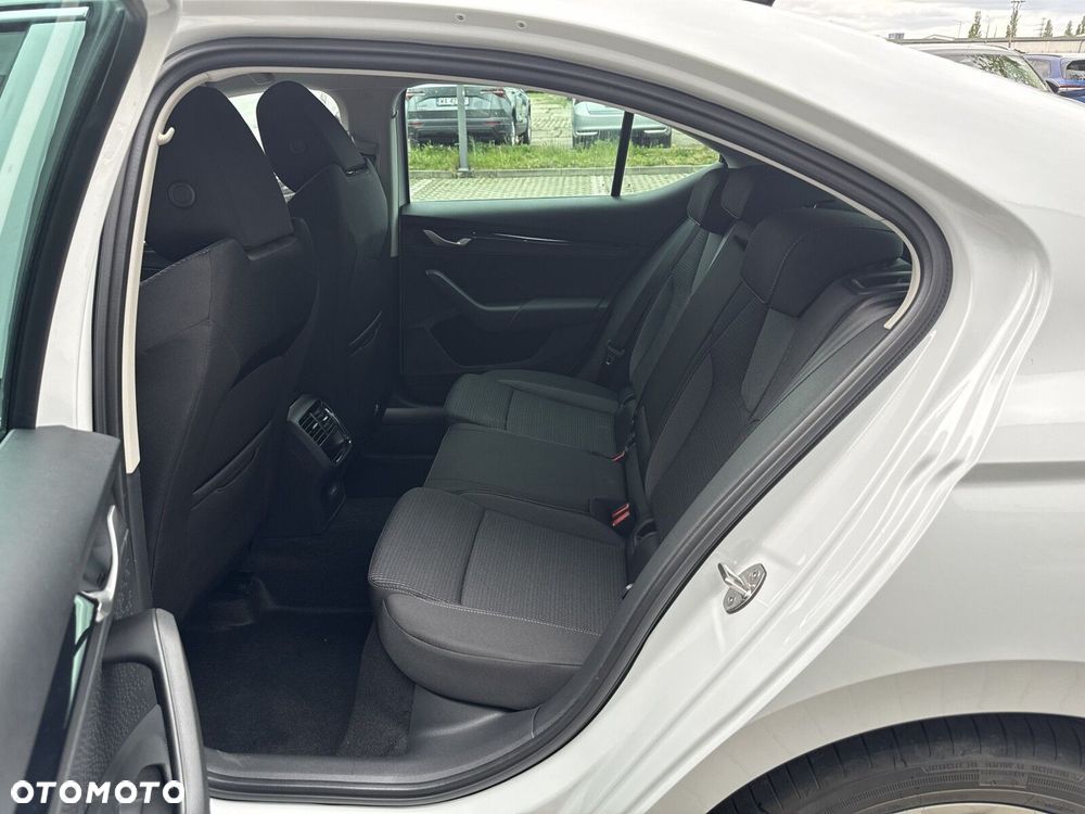 Skoda Octavia 1.5 TSI mHEV Drive Selection DSG - 13