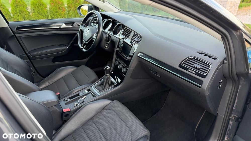 Volkswagen Golf - 8