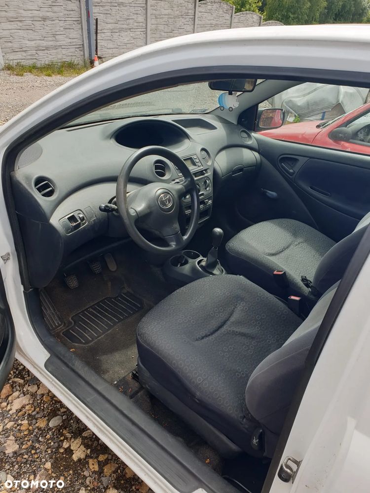 TOYOTA YARIS - 1,0 -2003R - CAŁY NA CZĘŚCI - 3
