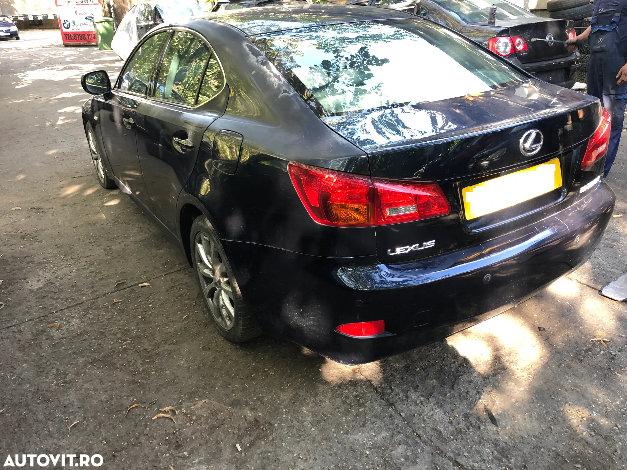 Dezmembrez Lexus IS 220D - 8