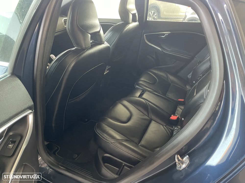Volvo V40 D2 R Design - 14