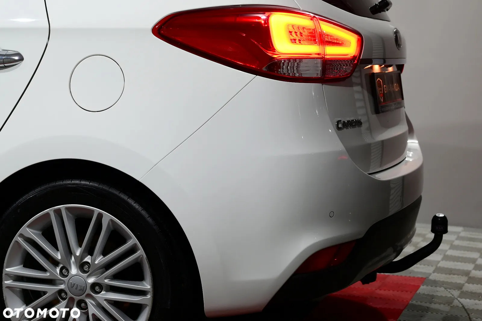 Kia Carens - 36