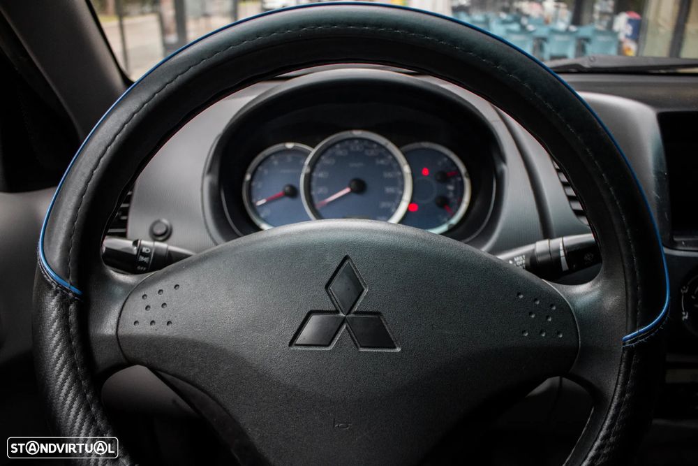 Mitsubishi L200 2.5 DI-D CD Intense 4WD - 13