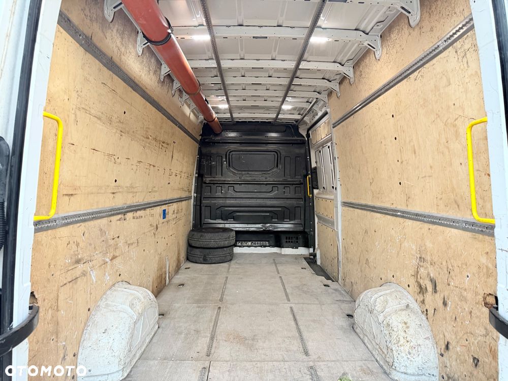 Volkswagen Crafter - 11