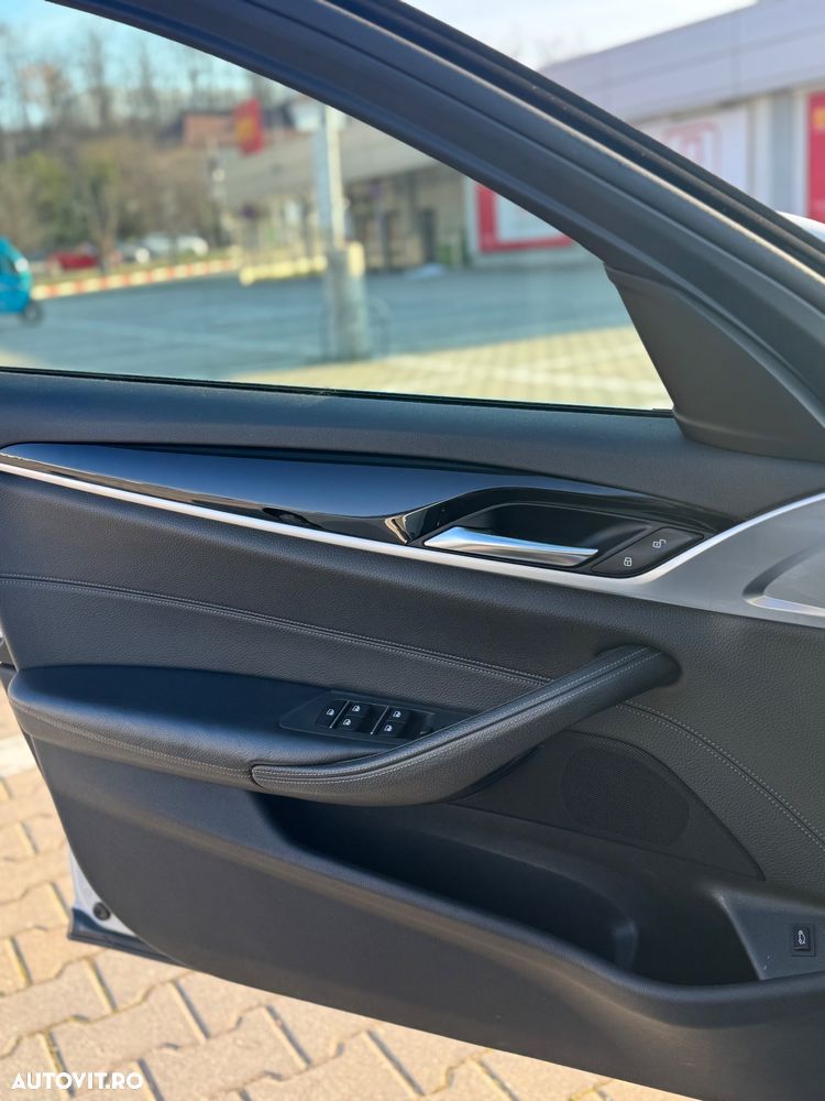 BMW Seria 5 520d AT - 11