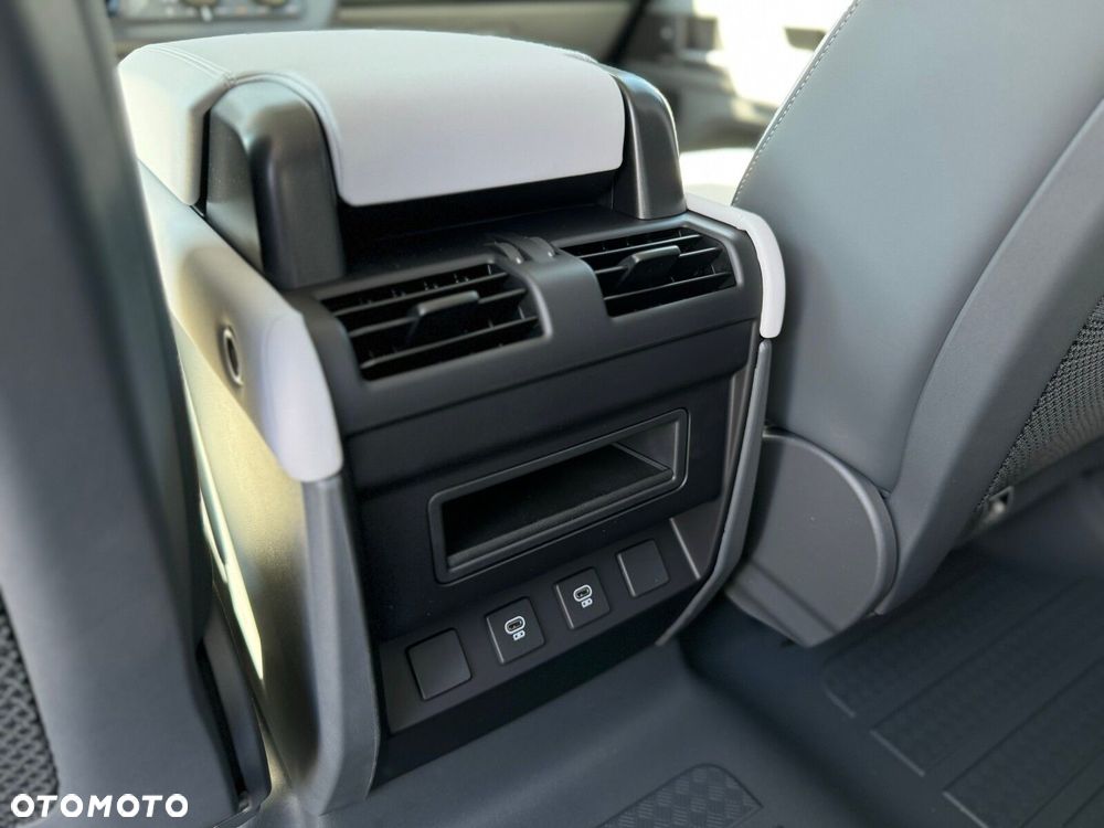Land Rover Defender - 11