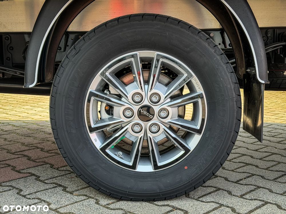 Iveco Daily plandeka 10ep, sypialnia - 16