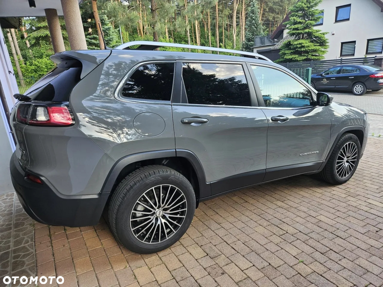 Jeep Cherokee - 19