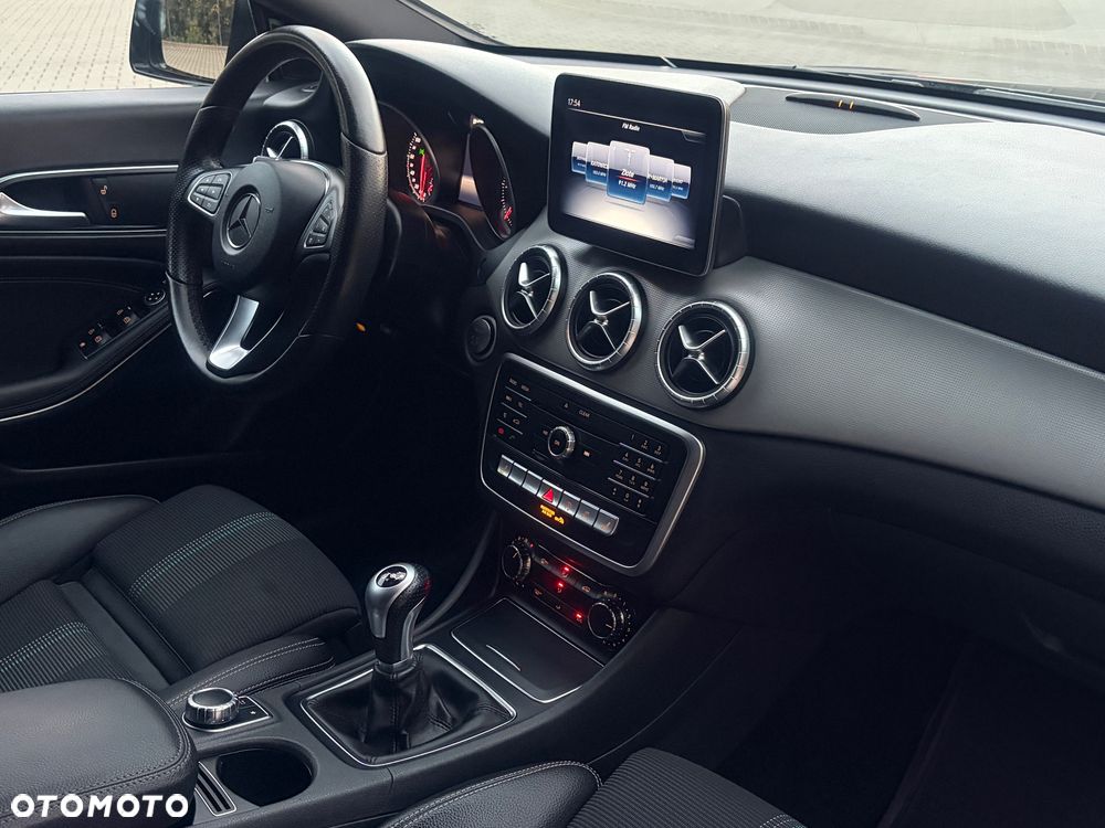 Mercedes-Benz CLA 200 d Urban - 19