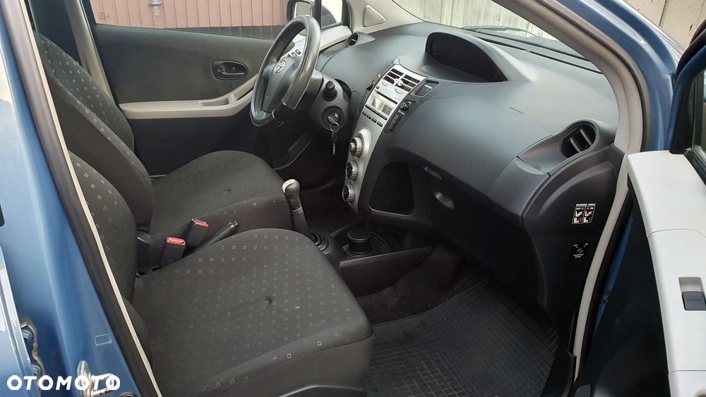 Toyota Yaris 1.3 Luna A/C - 12