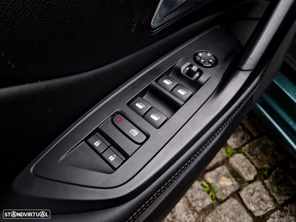 Peugeot 308 SW BlueHDi 130 EAT8 Allure - 29