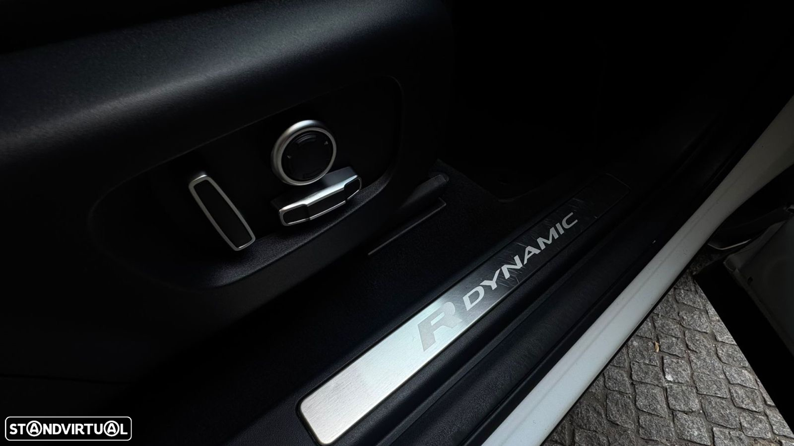 Land Rover Discovery Sport 1.5 I3 P300e AWD R-Dynamic S - 12