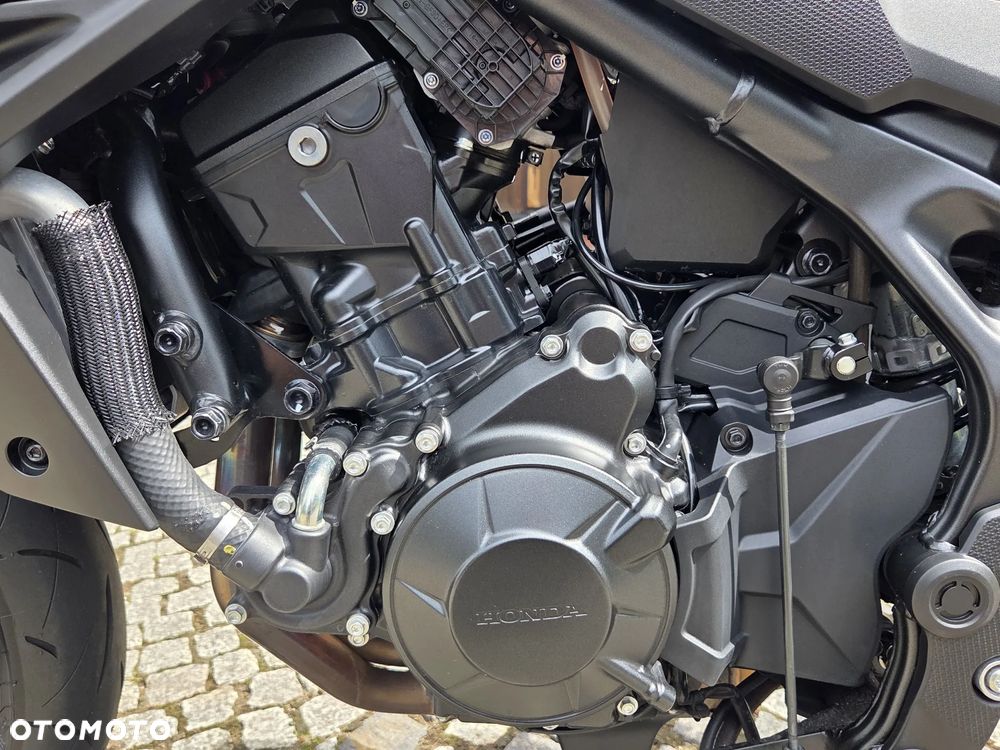 Honda CB - 12