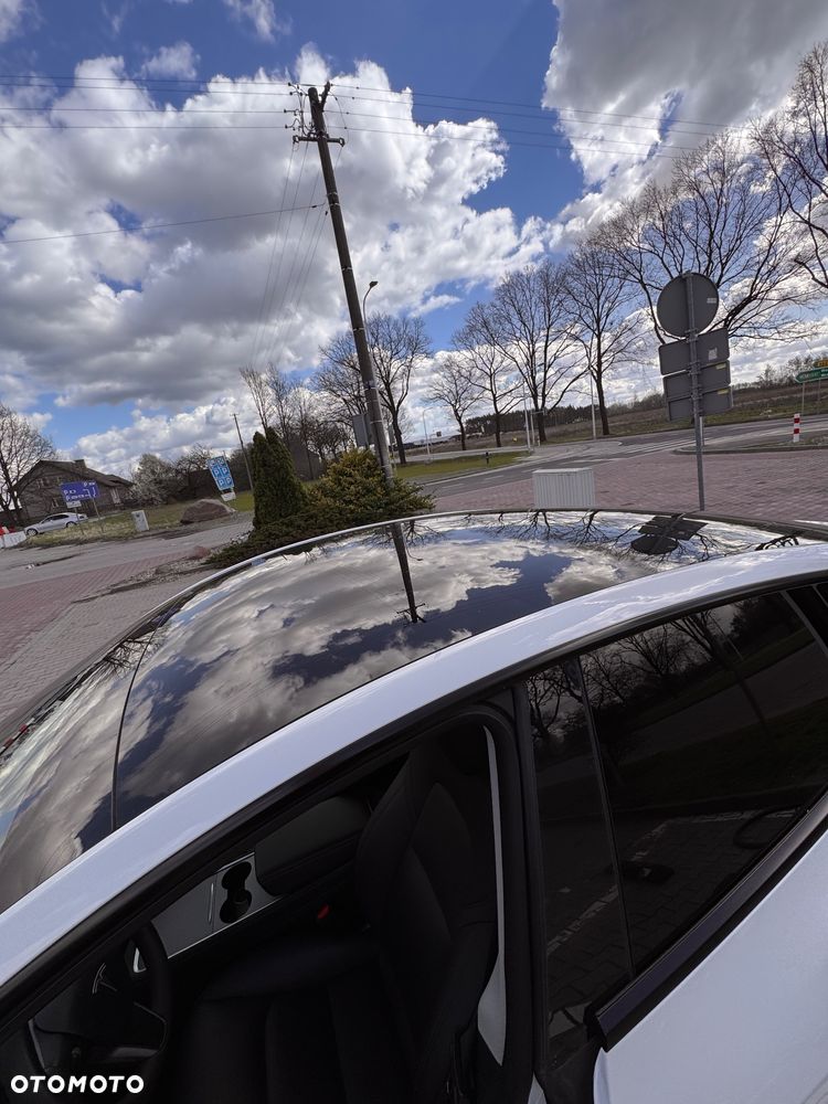 Tesla Model Y Long Range AWD - 35