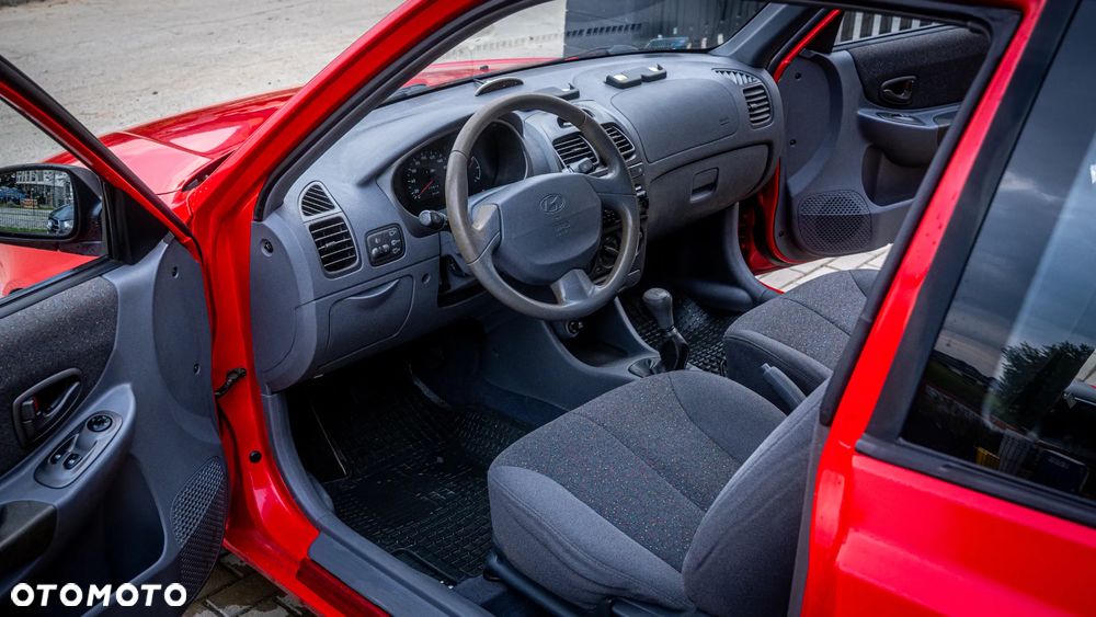 Hyundai Accent - 8