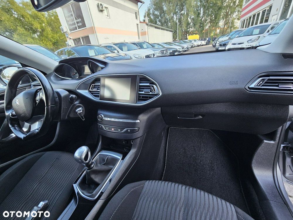 Peugeot 308 1.6 BlueHDi Allure S&S - 21