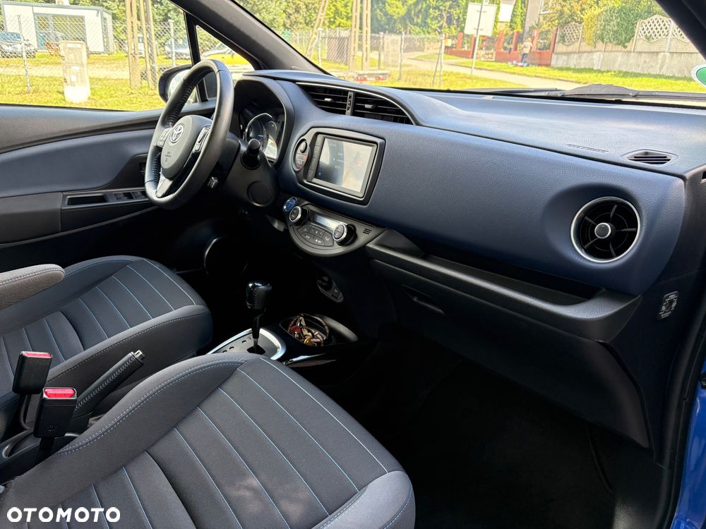 Toyota Yaris Hybrid 100 Selection Passion - 12