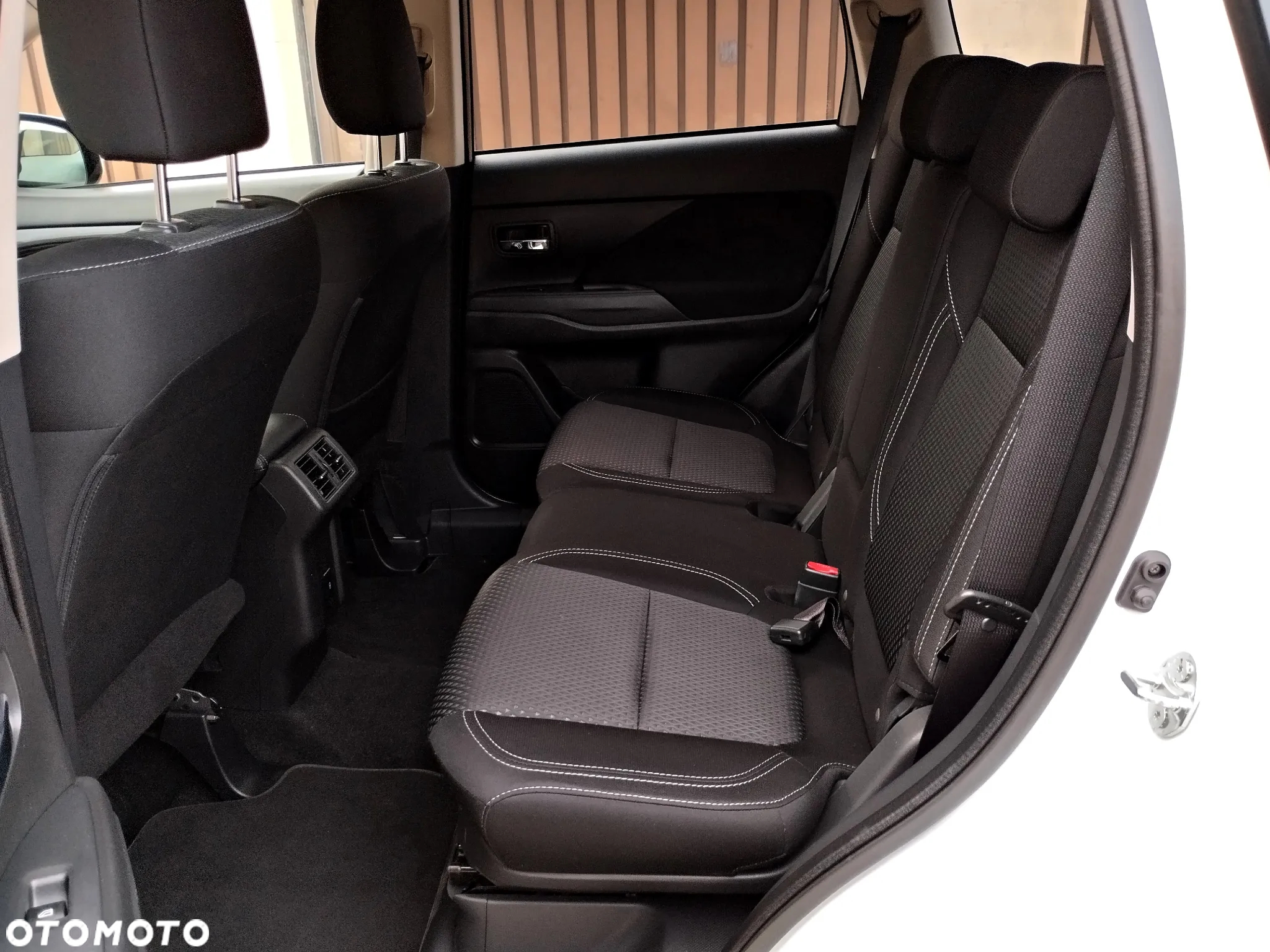 Mitsubishi Outlander 2.0 Intense + Navi 4WD CVT - 20