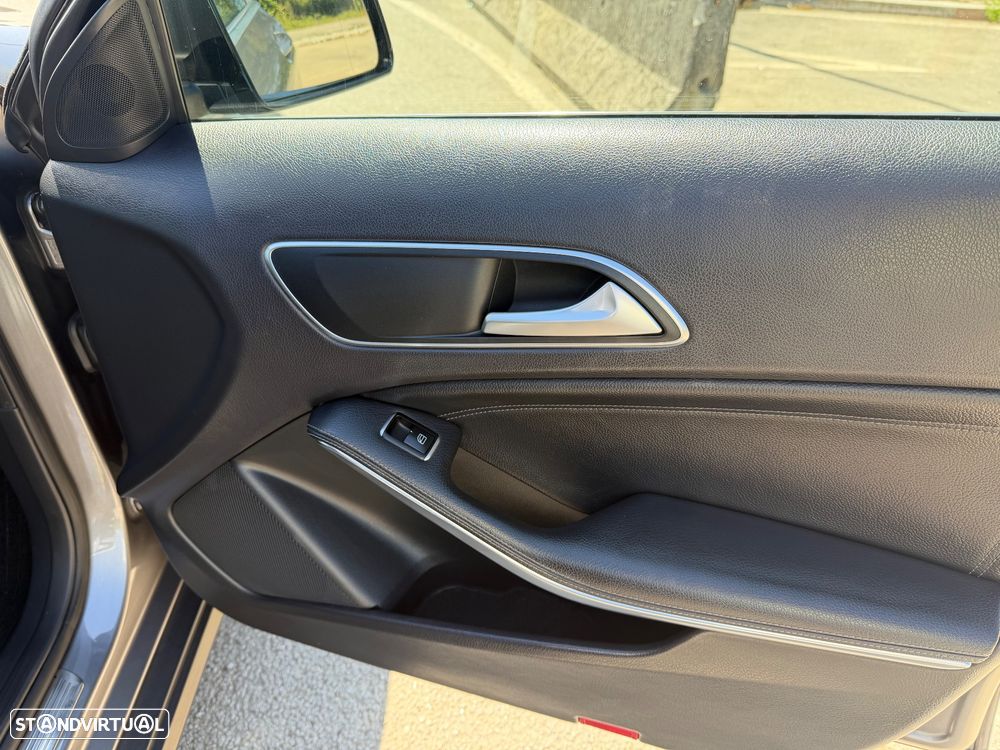 Mercedes-Benz GLA 180 d AMG Line - 13