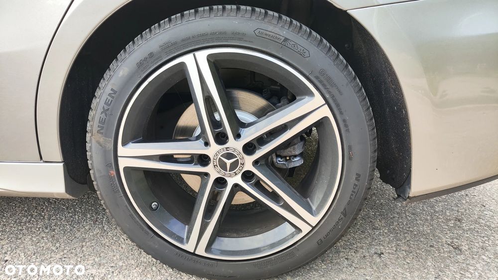 Mercedes-Benz Klasa A 220 4-Matic 7G-DCT - 17