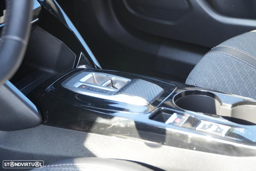 Peugeot 2008 PureTech 130 EAT8 Allure Pack - 8
