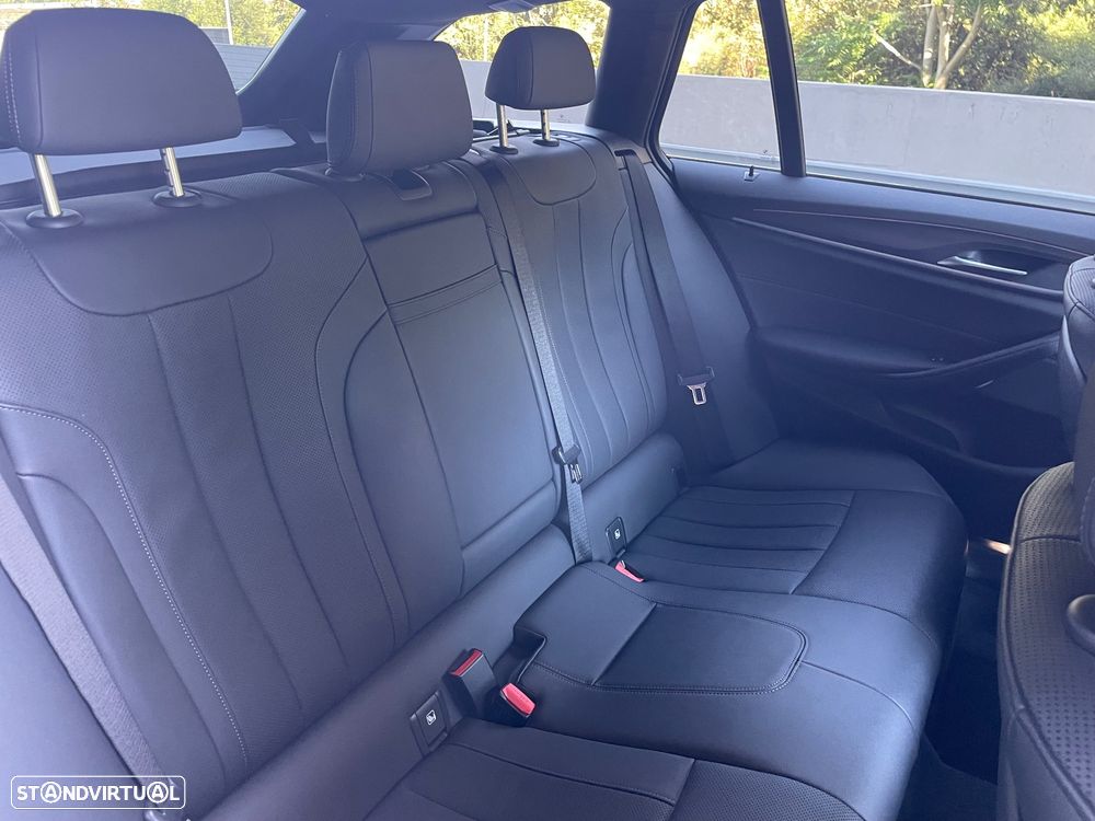 BMW 530 e Pack 50 anos M - 32
