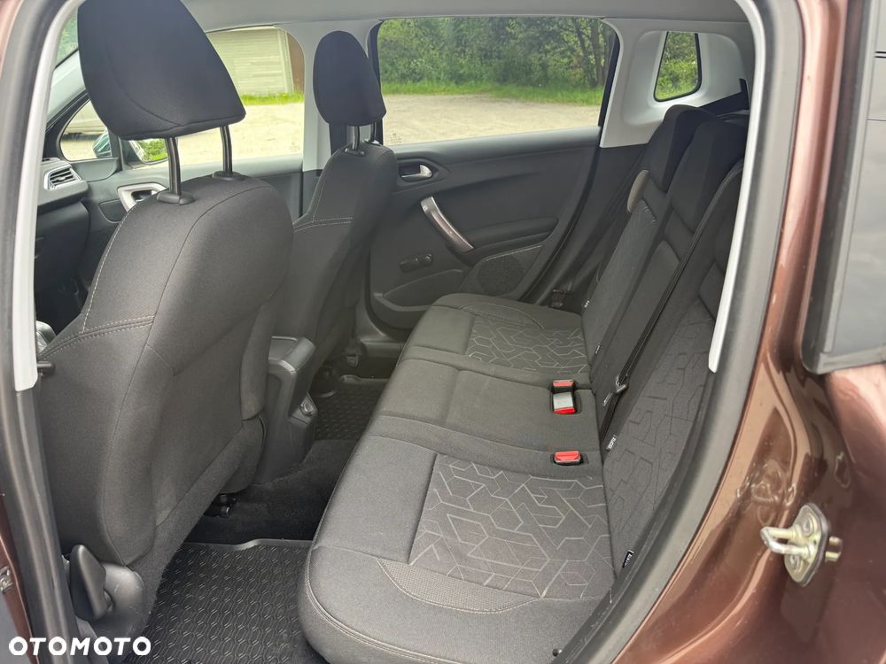 Peugeot 2008 1.6 e-HDi Allure S&S - 10
