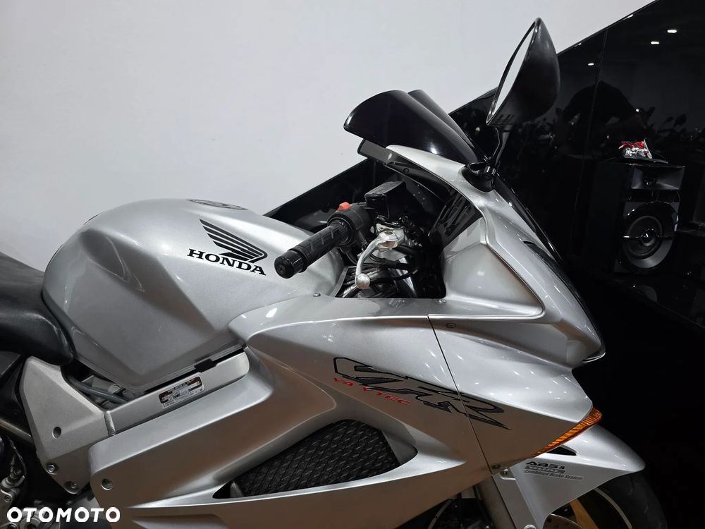 Honda VFR - 30