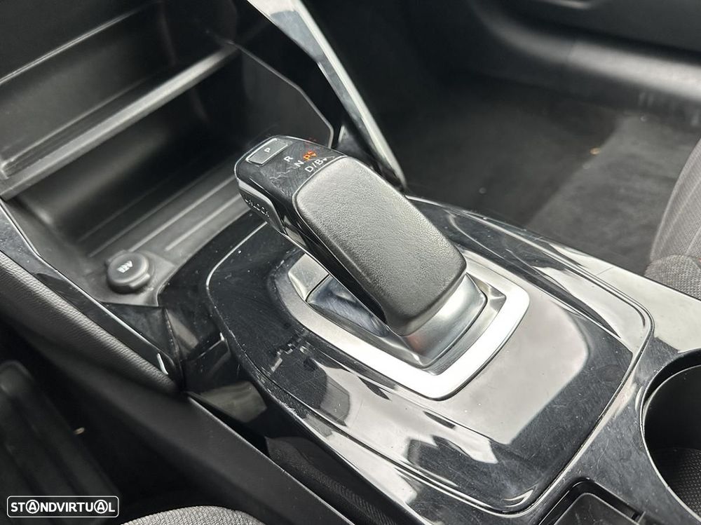Peugeot e-208 Active - 32