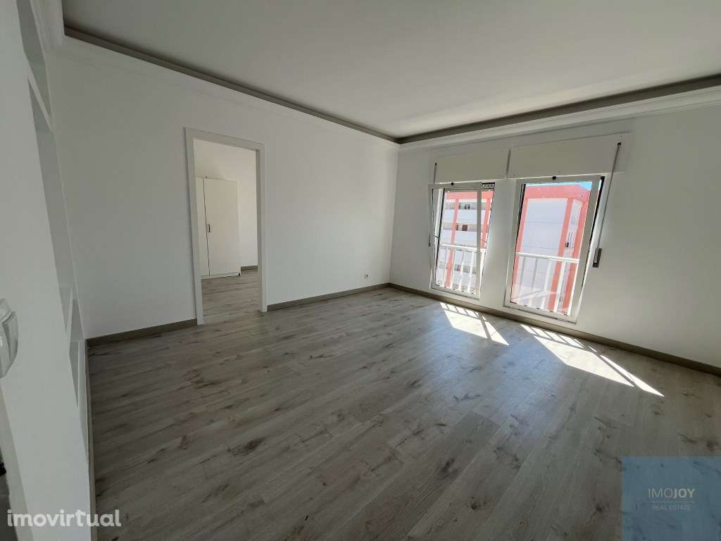 Apartamento T2 Remodelado na Quinta da Luz - Grande imagem: 3/34