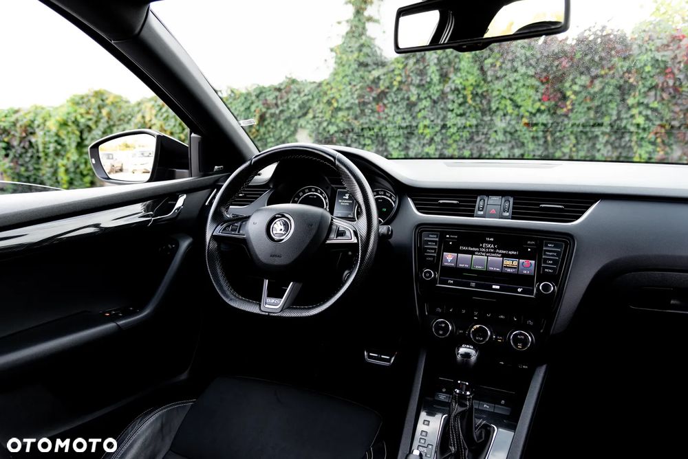 Skoda Octavia 2.0 TDI DSG RS - 27