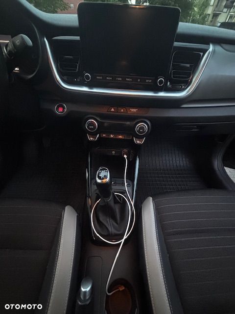 Kia Stonic 1.0 T-GDI L Business Line - 23